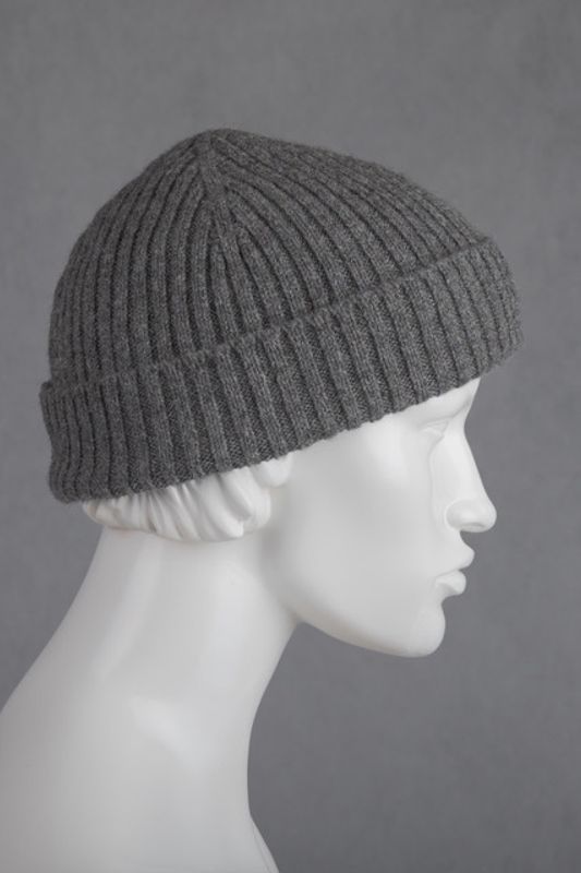 Alpakka lue, Ribbestrikket, grå